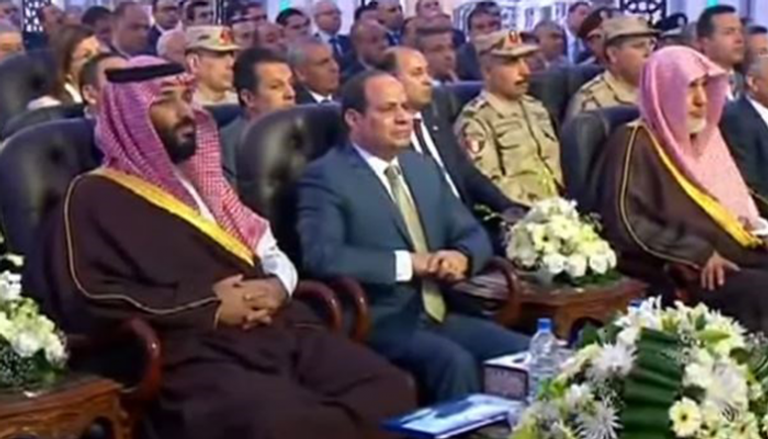  الرئيس المصري وولي العهد السعودي يستمعان لكلمة رئيس هيئة قناة السويس