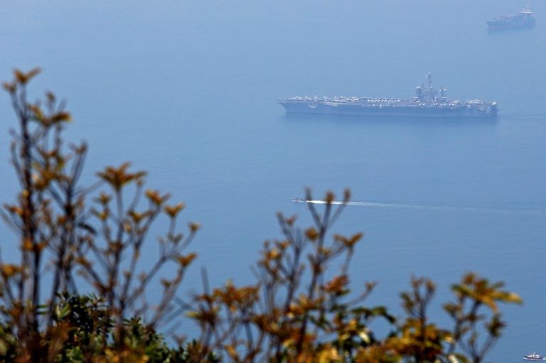 حاملة الطائرات الأمريكية لدى وصولها إلى فيتنام في زيارة تاريخية- رويترز حاملة الطائرات الأمريكية لدى وصولها إلى فيتنام- رويترز