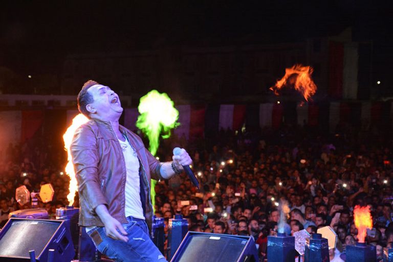 حكيم يغني في الغردقة