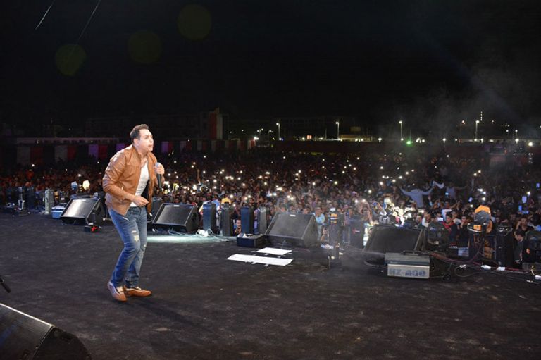 حكيم حيا الجندي المصري في سيناء حكيم يغني في الغردقة