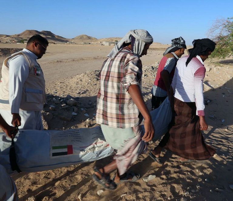 قافلة إغاثة إماراتية لسكان حضرموت للتخفيف من تفاقم الأوضاع الإنسانية أيادي خير الهلال الأحمر الإماراتي على اليمنيين