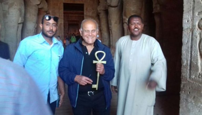 جراح القلب العالمي مجدي يعقوب في معبد أبوسمبل