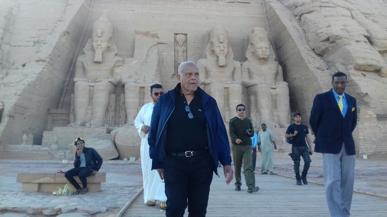جراح القلب العالمي مجدي يعقوب في معبد أبوسمبل