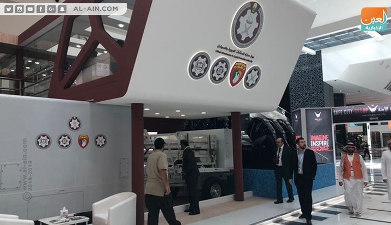 الروبوت تايتان يستقبل زوار معرض آيسنار 2018