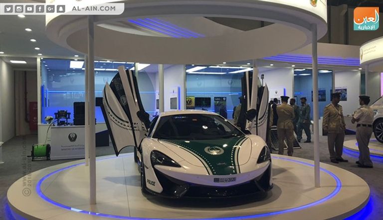 الروبوت تايتان يستقبل زوار معرض آيسنار 2018