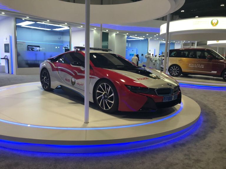 الروبوت تايتان يستقبل زوار معرض آيسنار 2018