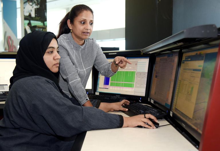 فريق طيران الإمارات من النساء الذي تعاون على تجهيز رحلة "ئي كيه 225"