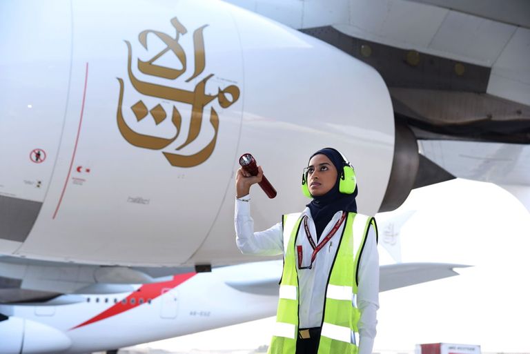 فريق طيران الإمارات من النساء الذي تعاون على تجهيز رحلة "ئي كيه 225"