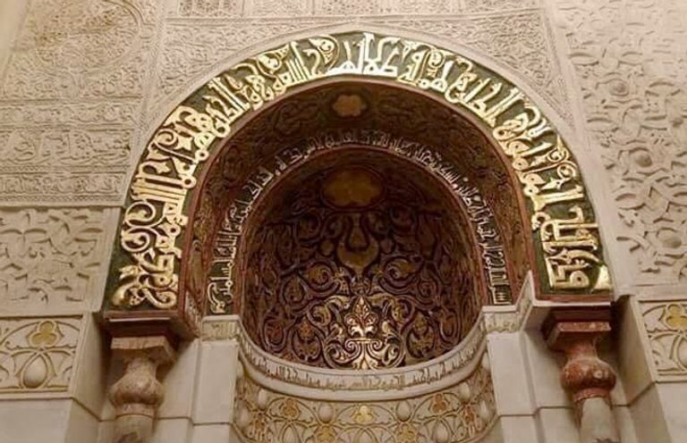 ترميم الزخارف الإسلامية والنقوش والأسقف الجامع الأزهر بعد انتهاء عملية الترميم