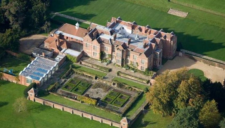 منظر للقصر من أعلى القصر عاد إلى أضواء الإعلام بنبأ زيارة الأمير محمد بن سلمان