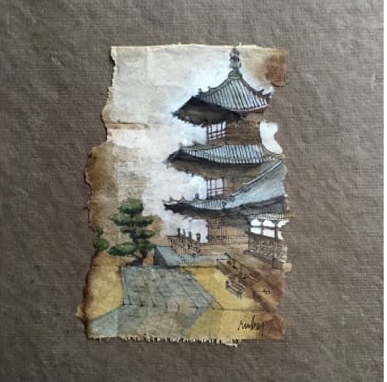 إحدى لوحات روبي الرسم على أكياس الشاي المستعملة