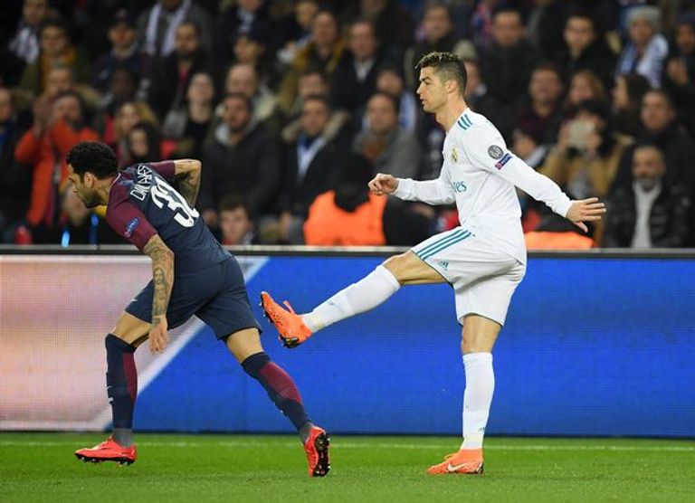 كرستيانو رونالدو يركل داني ألفيس كريستيانو رونالدو نجم ريال مدريد