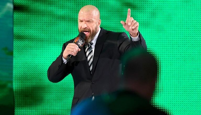 كيرت أنجل وستيفاني ماكمان وروندا راوزي وتربل إتش على الحلبة