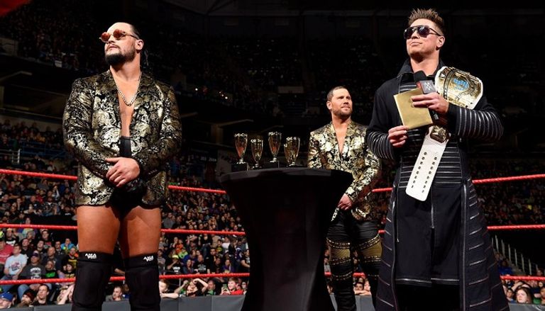 ذا ميز يسخر من سيث رولينز وفين بالور