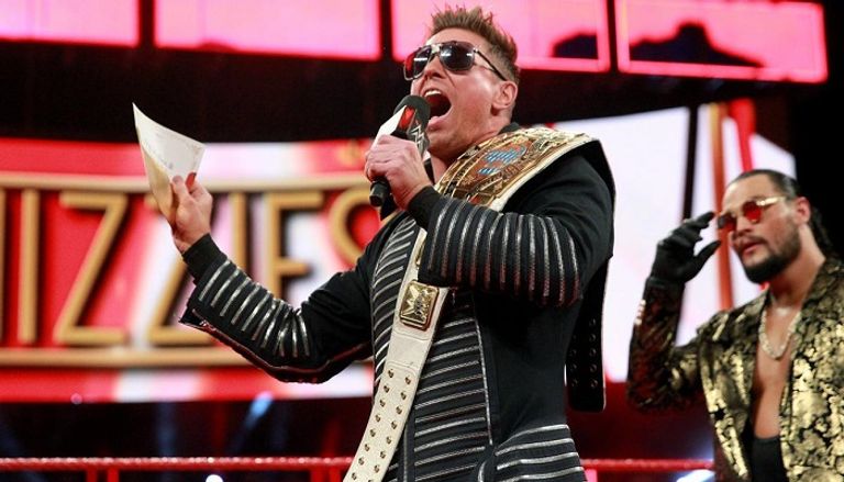 ذا ميز يسخر من سيث رولينز وفين بالور