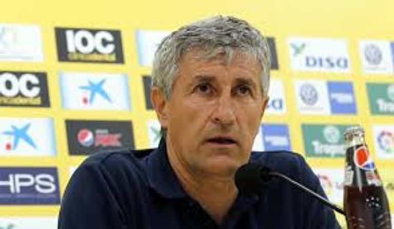 مدرب ريال بيتيس كيكي سيتيين المدافع الجزائري عيسى ماندي