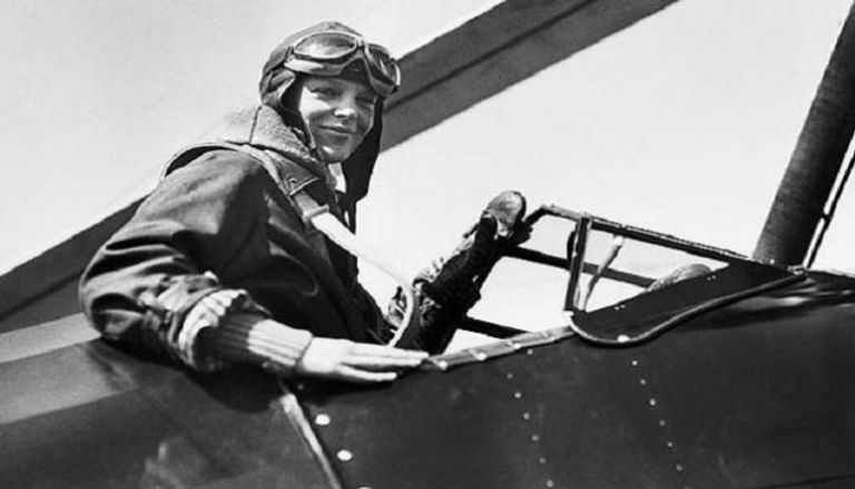 رائدة الطيران الأمريكية إميليا إيرهارت