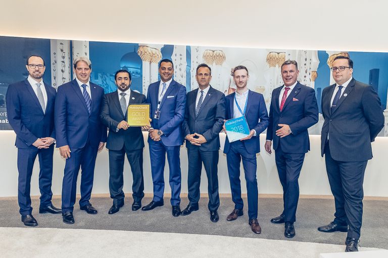 أبوظبي تحصد جائزة أفضل وجهة في فئة "الأمان الشخصي" للمسافرين أبوظبي تفوز بجائزة أفضل وجهة في "الأمان الشخصي" للمسافرين