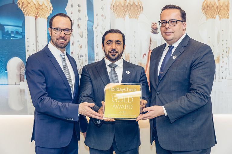 أبوظبي تحصد جائزة أفضل وجهة في فئة "الأمان الشخصي" للمسافرين أبوظبي تفوز بجائزة أفضل وجهة في "الأمان الشخصي" للمسافرين