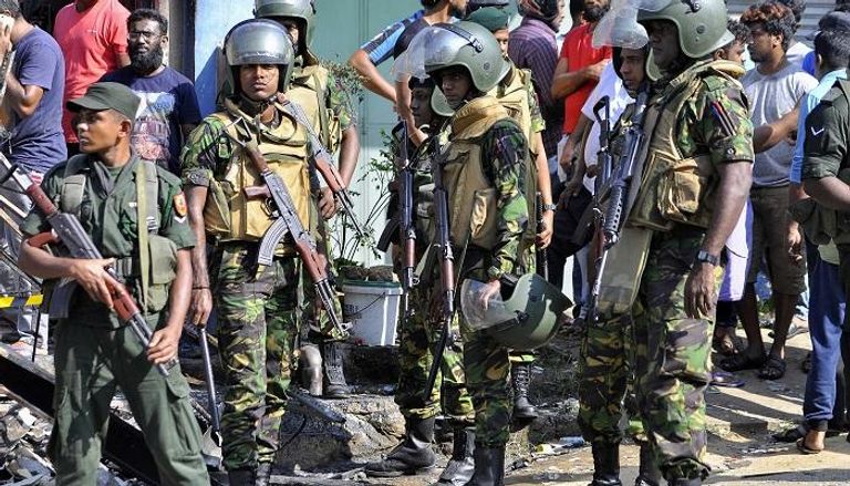 انتشار عناصر الأمن في سريلانكا لمواجهة أعمال الشغب بالبلاد- أ.ف.ب