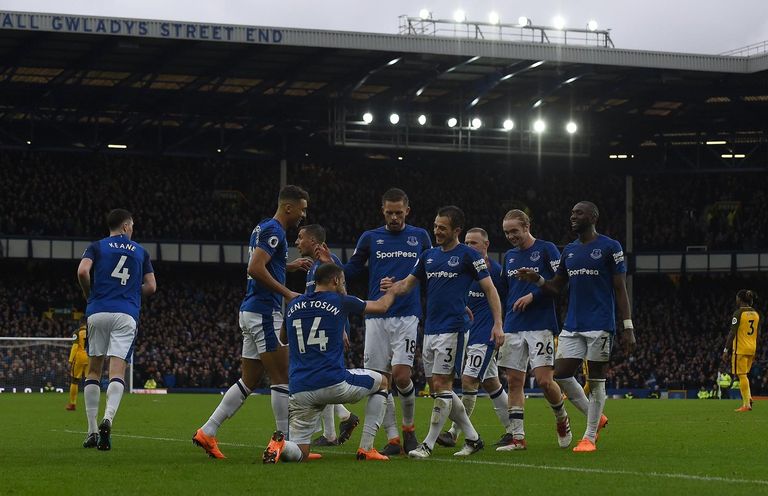 إيفرتون فاز على برايتون محرز قاد ليستر سيتي لفوز كبير