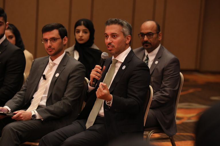 حلقة نقاشية في طوكيو بحضور شما المزروعي وزيرة الدولة لشؤون الشباب