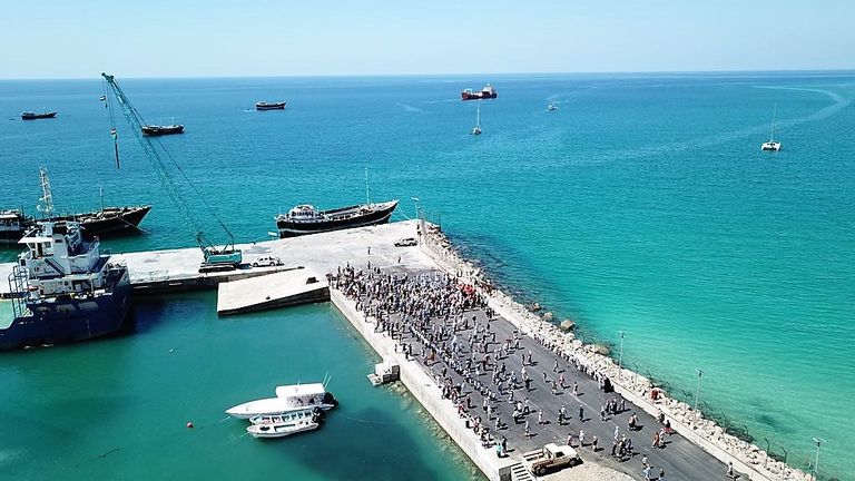 توسعة ميناء حولاف بمحافظة سقطرى 