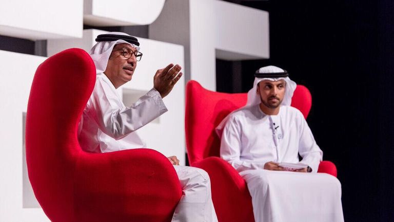 محمد عبدالله الجنيبي يتحدث خلال جلسة "100 موجّه" محمد عبدالله الجنيبي، رئيس المراسم الرئاسية بوزارة شؤون الرئاسة