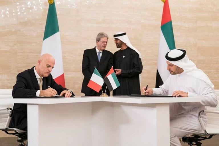 الشيخ محمد بن زايد ورئيس الوزراء الإيطالي خلال مراسم التوقيع