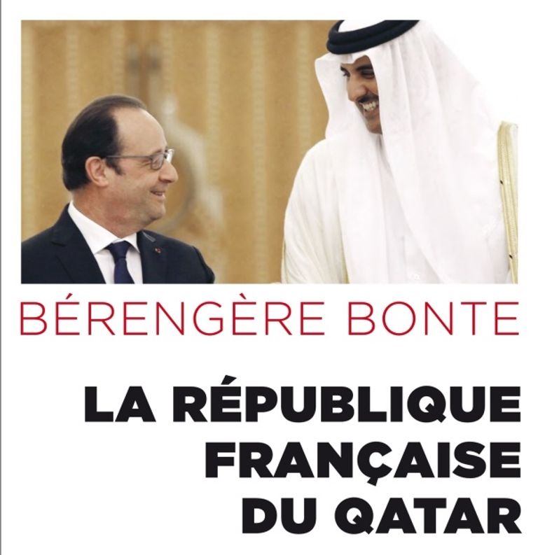 غلاف كتاب الجمهورية الفرنسية في قطر أمير قطر ووالده حمد بن خليفة خلال إحدى مباريات باريس سان جيرمان