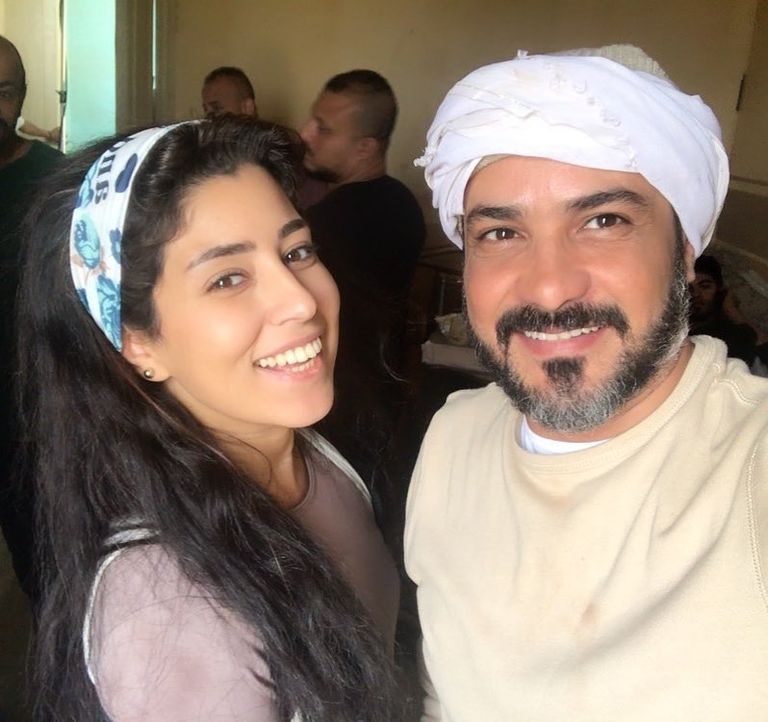 آيتن عامر مع محمد رجب آيتن عامر خلال حلقة "تعاشب شاي"