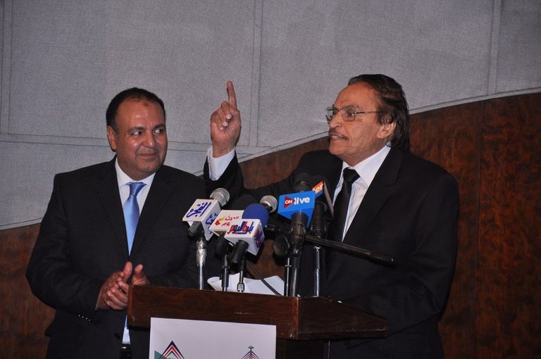 تكريم عزت العلايلي في مهرجان الشروق