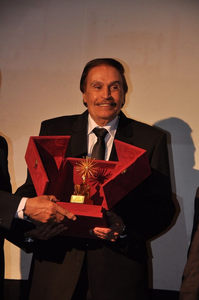 تكريم عزت العلايلي في مهرجان الشروق