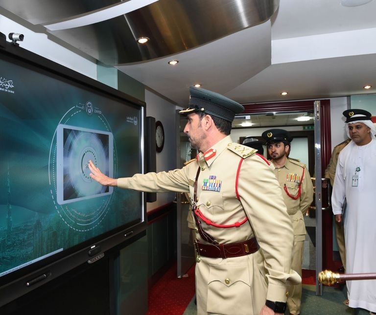 القائد العام لشرطة دبي يدشن منظومة الذكاء الاصطناعي