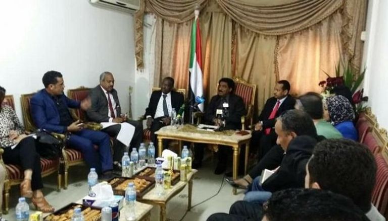 السفير السوداني بالقاهرة خلال لقائه صحفيين مصريين - أرشيفية سد النهضة الإثيوبي - أرشيفية