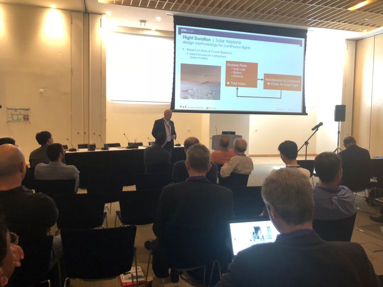 أحد أجنحة الشركات المشاركة في المنتدى