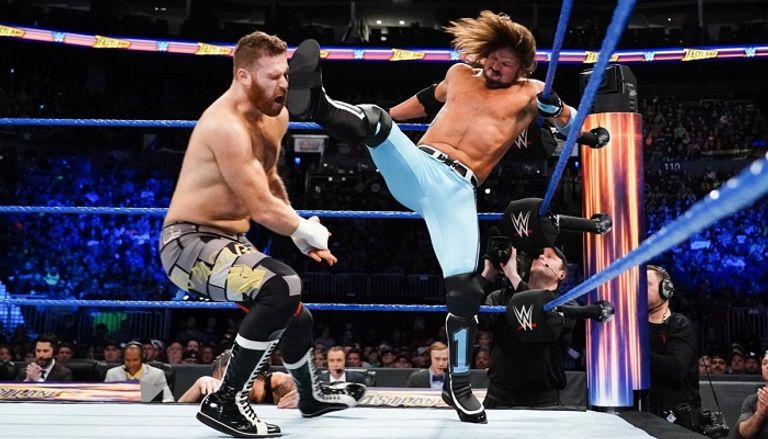 إيه جيه ستايلز بعد احتفاظه بالبطولة