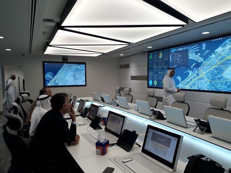 وزير النقل المصري خلال الزيارة