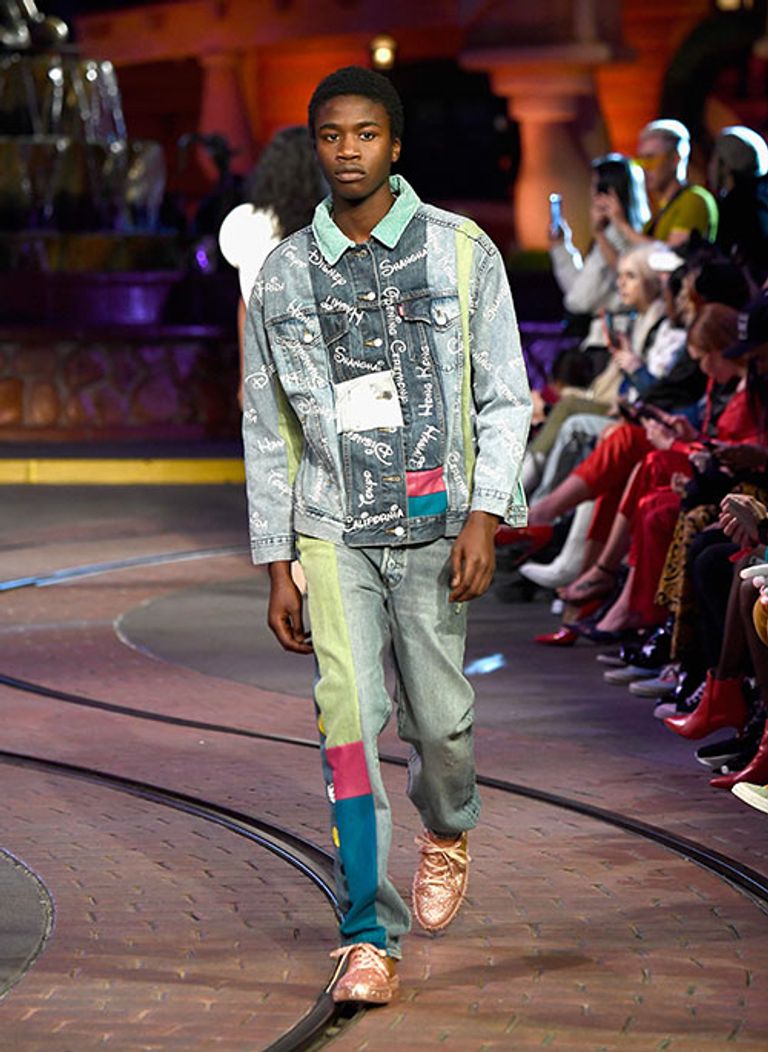 عرض أزياء بمناسبة عيد ميلاد ميكي ماوس