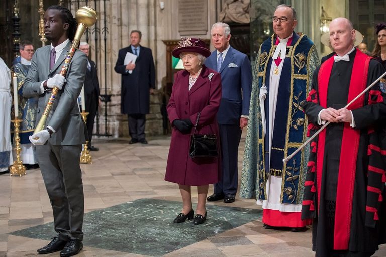 الملكة إليزابيث خلال القداس