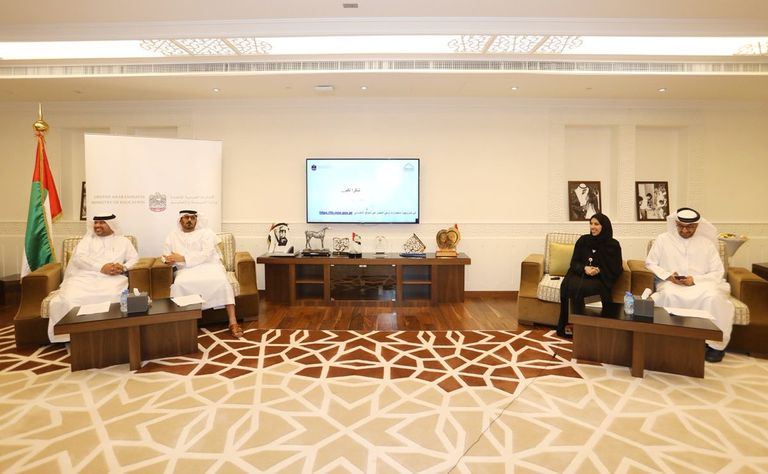 جانب من المؤتمر الصحفي "التربية والتعليم" الإماراتية تطلق المرحلة الأولى من "رخصة المعلم"