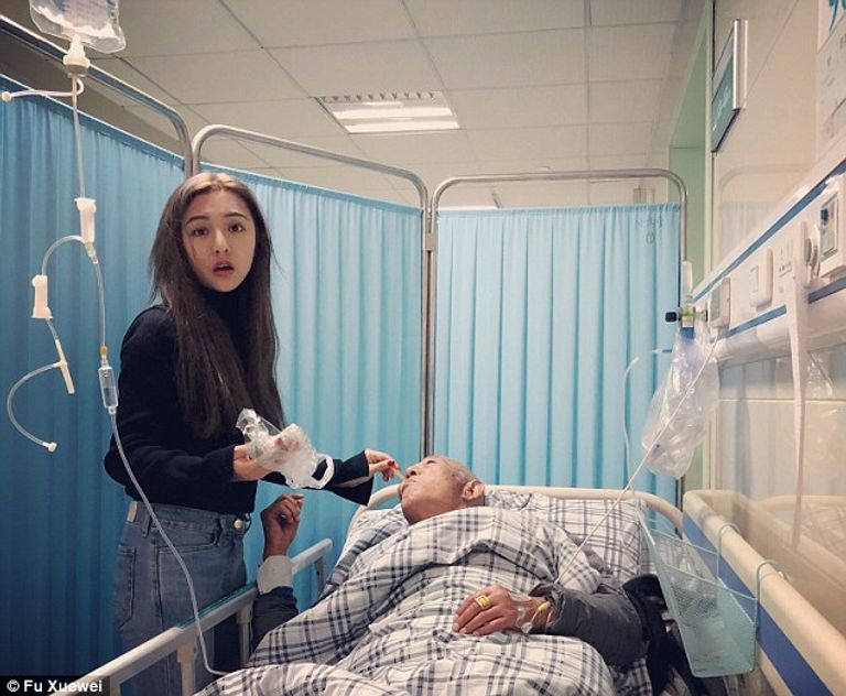 فو تعتني بجدها في المستشفى فو تحاول تحقيق أمنية جدها برؤيتها عروساً قبل وفاته