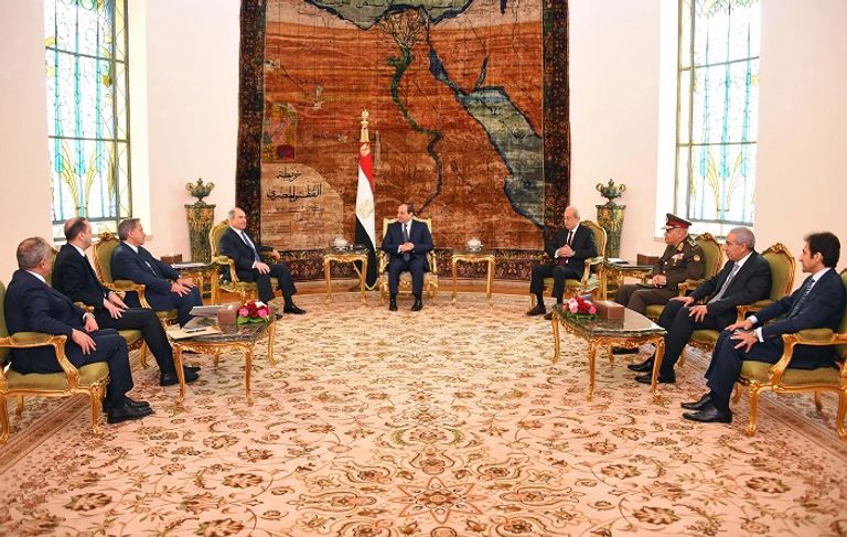 لقاء السيسي والملقي في حضور كبار المسؤولين من مصر والأردن