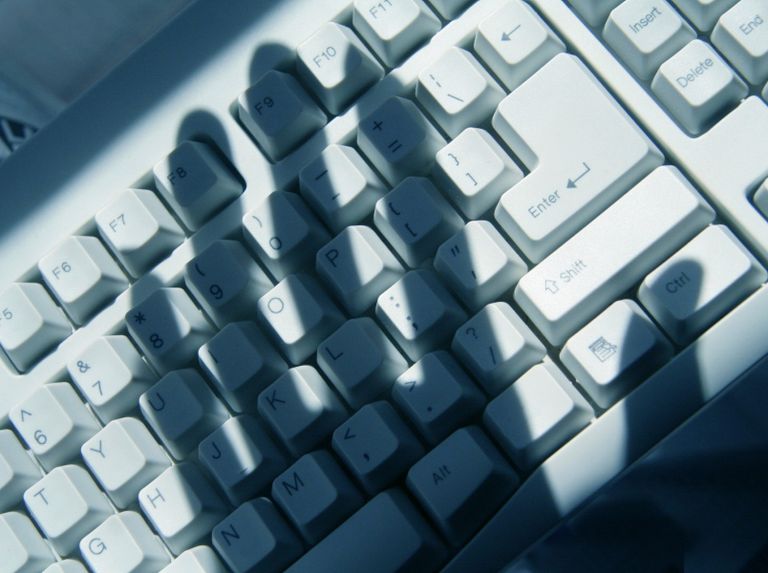 خبراء: قراصنة إيرانيون يخترقون شبكات وكلاء دفاع، وشركات طيران، وشركات نفط وغاز قراصنة إيرانيون يستهدفون دولا بالشرق الأوسط