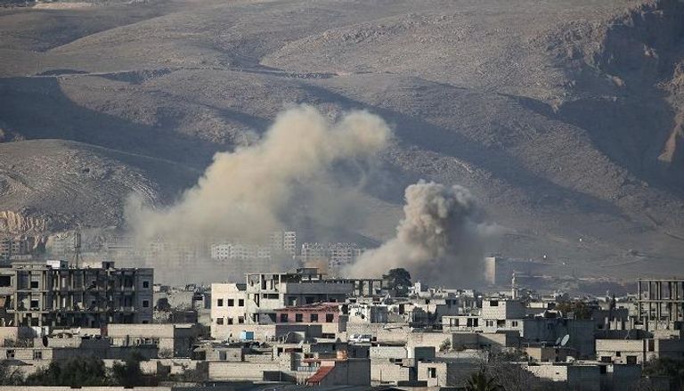 دخان كثيف جراء القصف العنيف على الغوطة الشرقية - أرشيفية