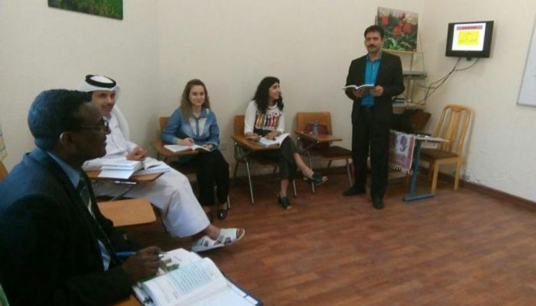 جانب من إحدى دورات تدريس الفارسية في قطر
