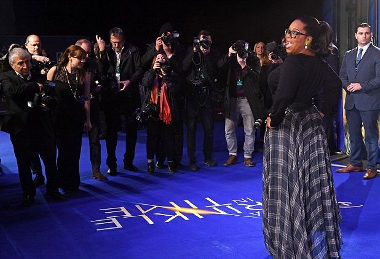 أوبرا وينفري مع فريق عمل فيلمها الجديد