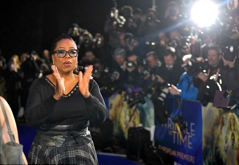 أوبرا وينفري مع فريق عمل فيلمها الجديد