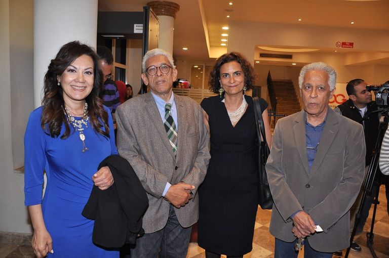 داود عبدالسيد وبثينة كامل مع مخرجة الفيلم نجوم "زهرة الصبار" في العرض الخاص