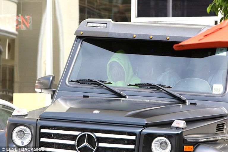 والد بيبر حضر لدعم ابنه في هذه الفترة الصعبة جاستين بيبر